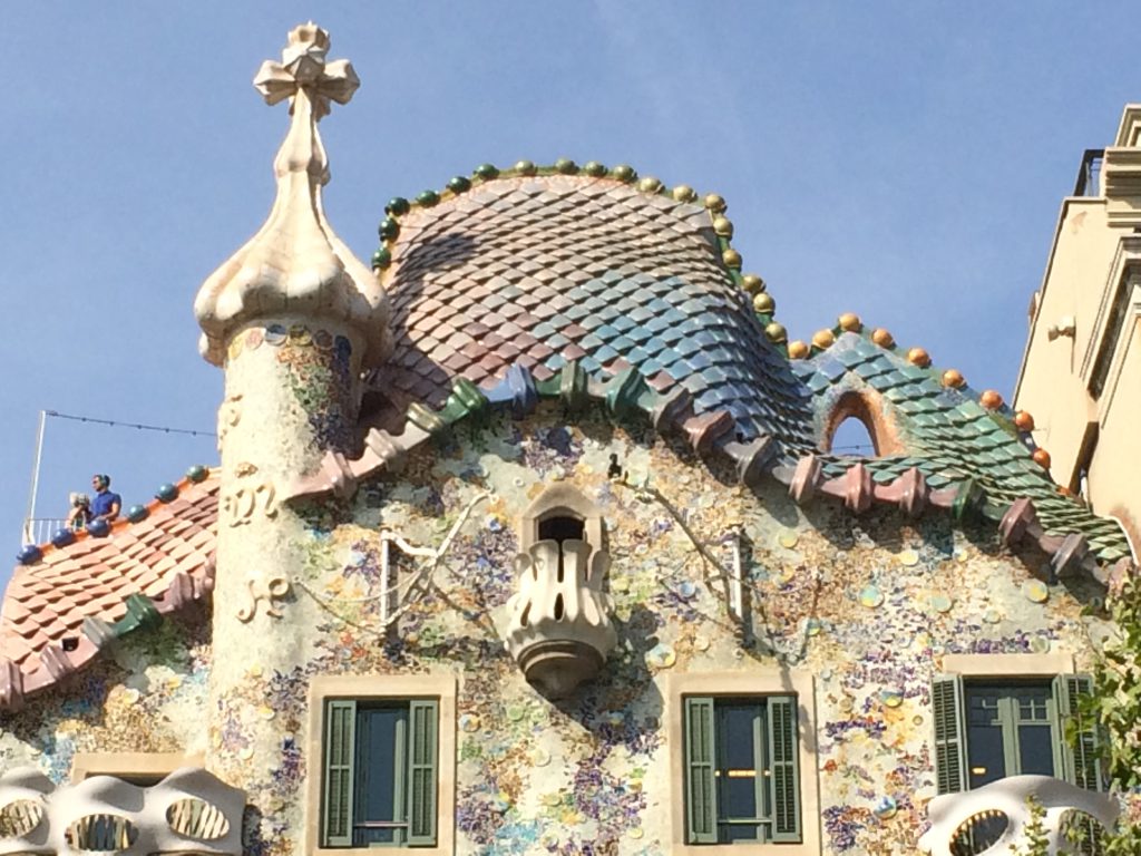 Das faszinierende Dach des Casa Batlló - wie Echsenhaut!