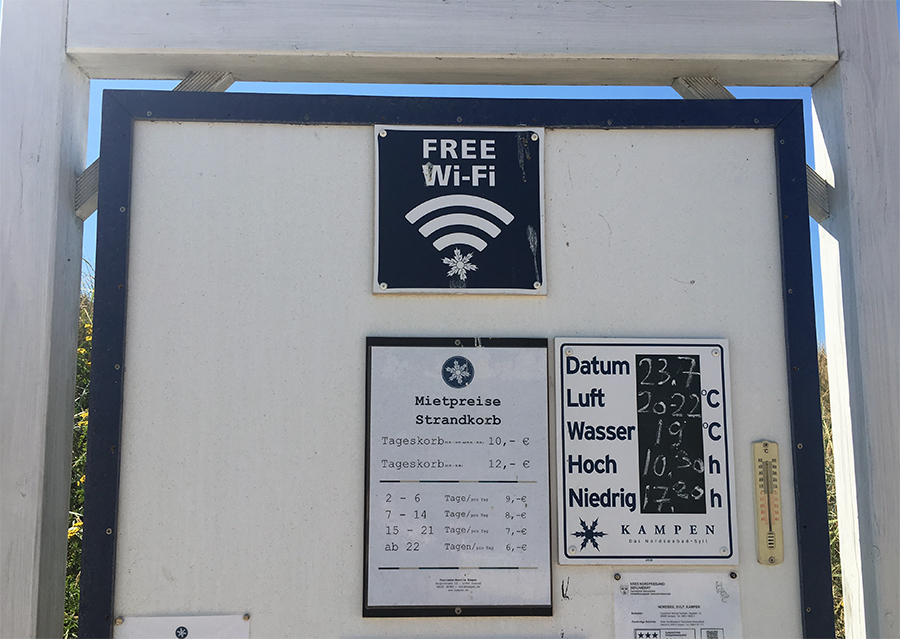 Meine Kinder sind sprachlos, dass es am Strand in Kampen selbstverständlich WiFi gibt, kostenlos auch noch.