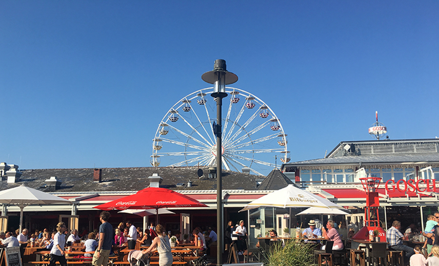 Der Hafen von List: Vorne ein "Gosch"-Restaurant, und es gibt sogar ein Riesenrad!