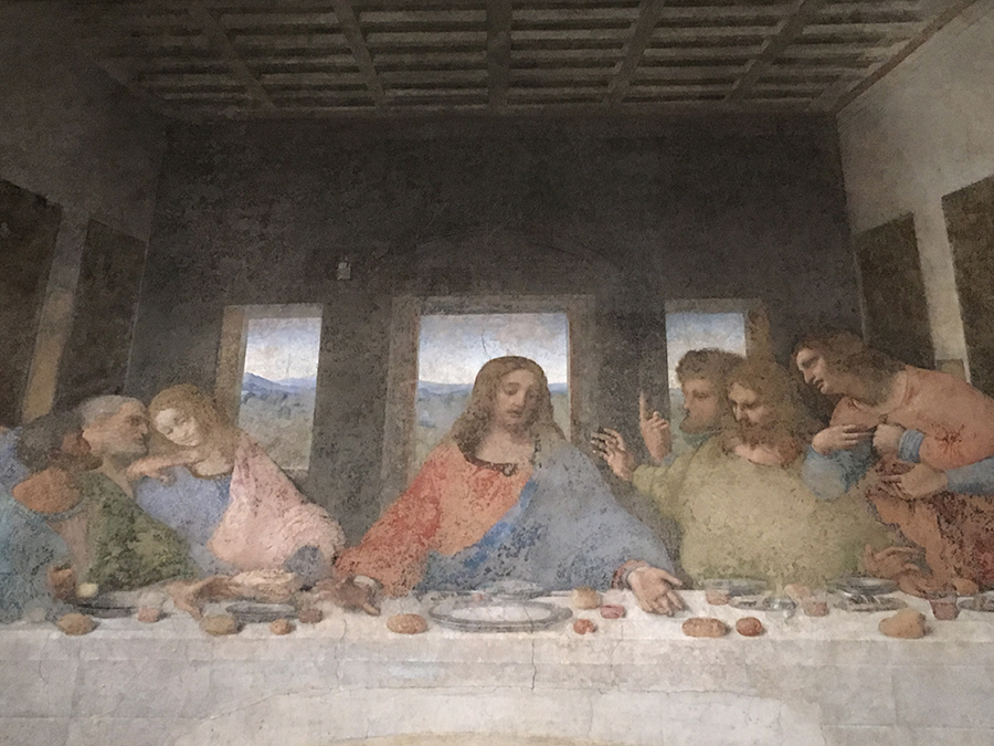 Die Farben verblasst, getrübt durch mehrere dilettantische Renovierungsversuche über die Jahrhunderte, aber ungebrochen beeindruckend: Da Vincis 'Cenacolo'.
