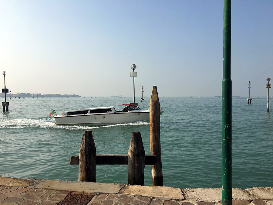 Blick vom Kai von Murano nach Venedig.