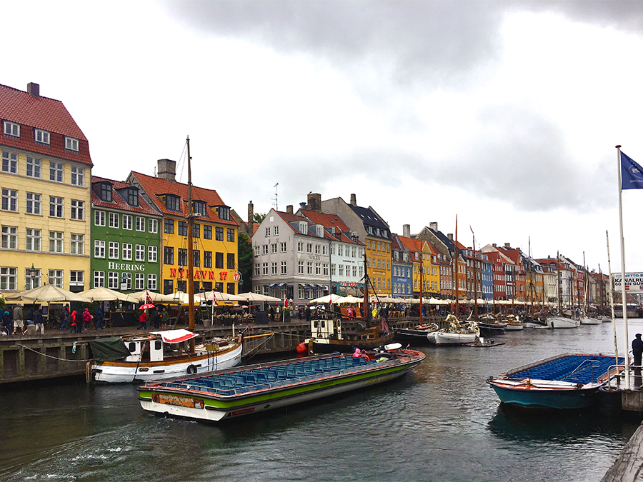 Die bunten Hafenhäuser in Nyhavn im Kopenhagener Zentrum.