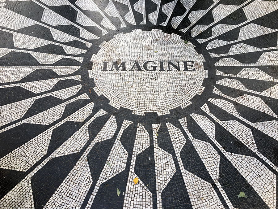 'Imagine' - Der Titel des Weltfriedens-Songs von John Lennon als Teil des Mosaik-Memorials im Central Park.