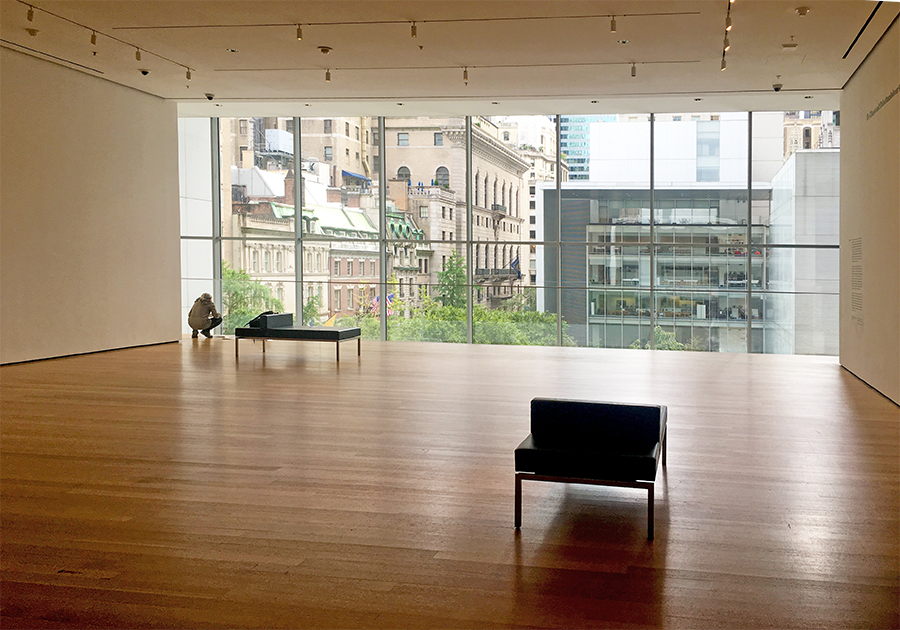Was für eine Fensterfront! Das MoMA war eins der ersten Gebäude, das von den Architekten bewusst modern konzipiert wurde, um Kunst in so einem Ambiente auszustellen.