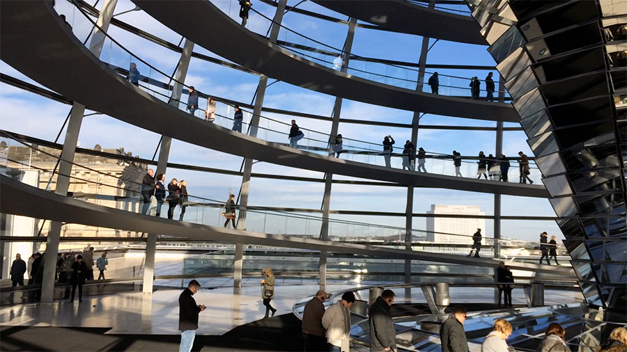 Aufgang innerhalb Kuppel des Berliner Reichstags.