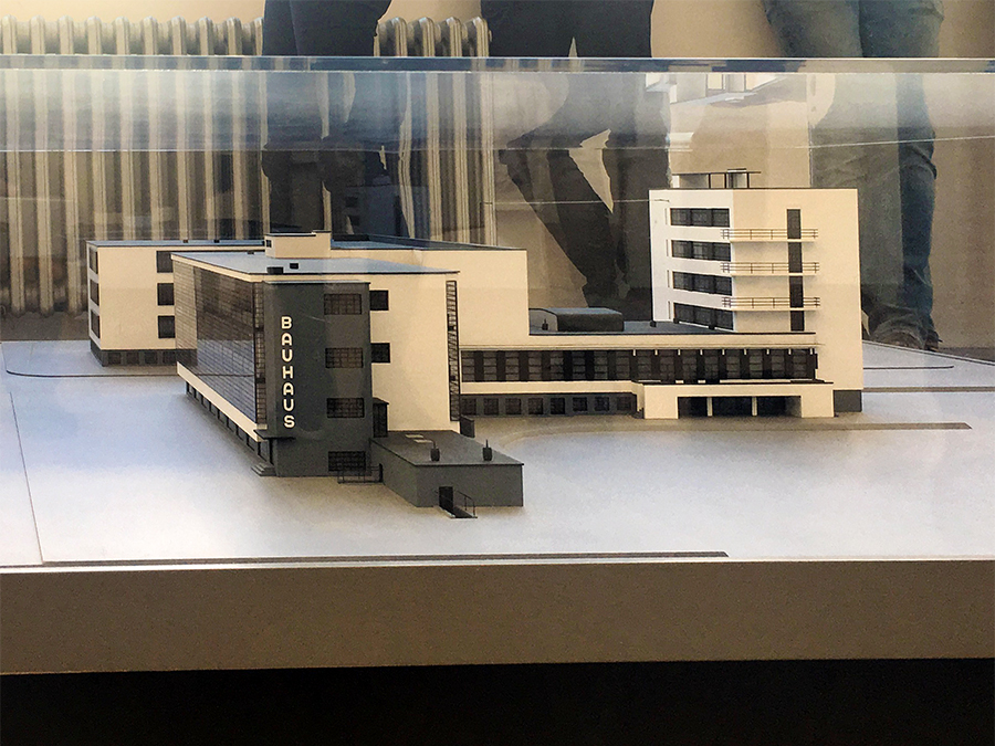 Ein Modellbau des Bauhaus-Gebäudes.