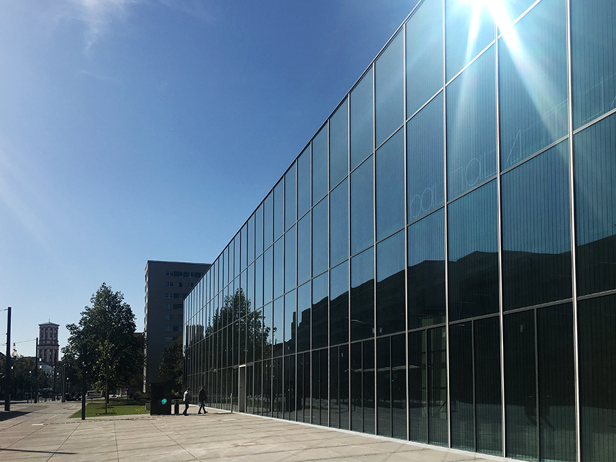Alles blitzt und blinkt: Das frisch eröffnete Bauhaus-Museum in Dessau.