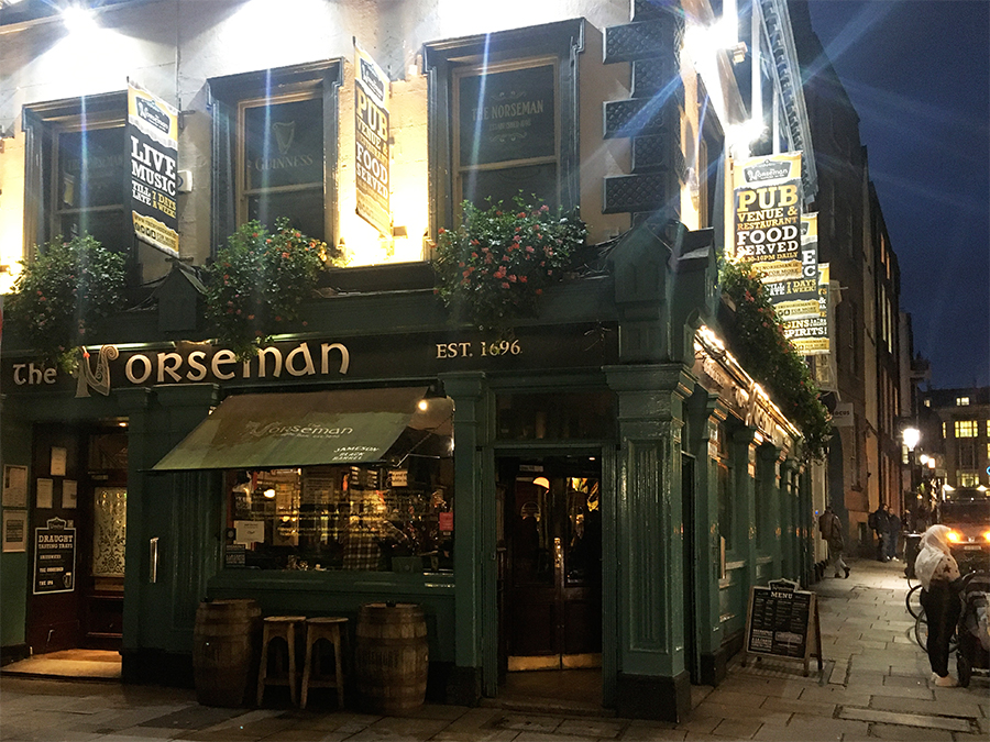 ... dieser Pub trägt den Namen 'The horseman'...
