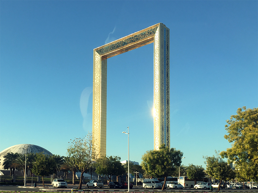 'The Frame', ein begehbarer, überdimensionierter Bilderrahmen mitten in Dubai - mit Glasboden!
