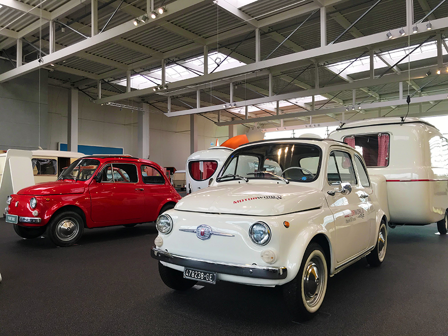 Diese kleinen Mini-Autos zogen in den 50er und 60er Jahren tatsächlich auch noch passende kleine Wohnmobile hinter sich her!