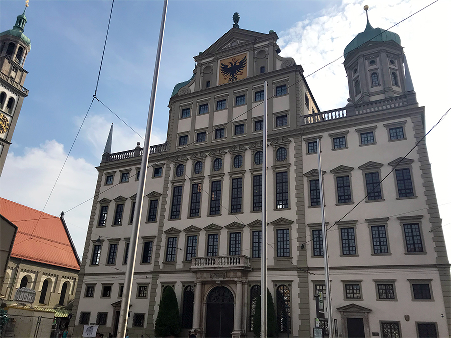 ...und hier noch einmal das Rathaus von Augsburg von vorne, vom Marktplatz aus.