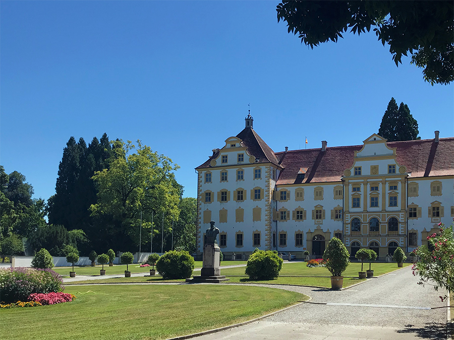 Das hier ist nur die linke Ecke des linken Prälaturgebäudes, in dem sich das Klostermuseum von Kloster und Schloss Salem befindet.