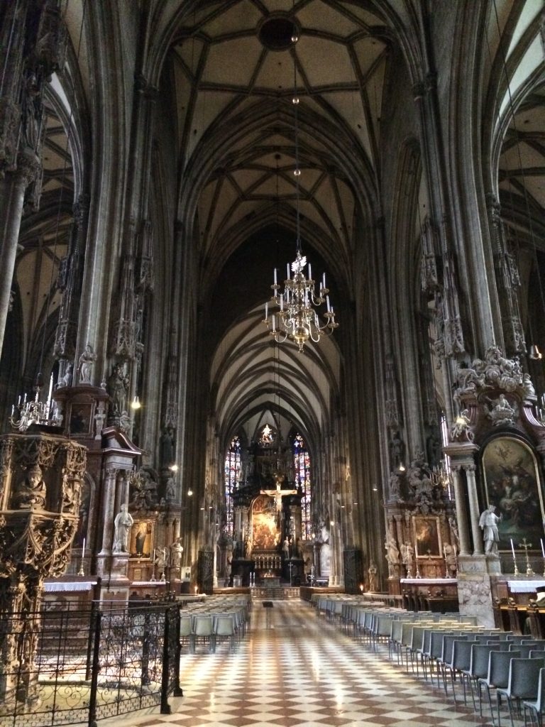 Einen Blick ins Innere des Doms haben wir auch geworfen: ein schöner, ruhiger Gegenpol zu der Geschäftigkeit draußen auf den Straßen der Inneren Stadt.