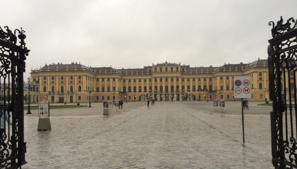 Vorderansicht des Schloß Schönbrunn.