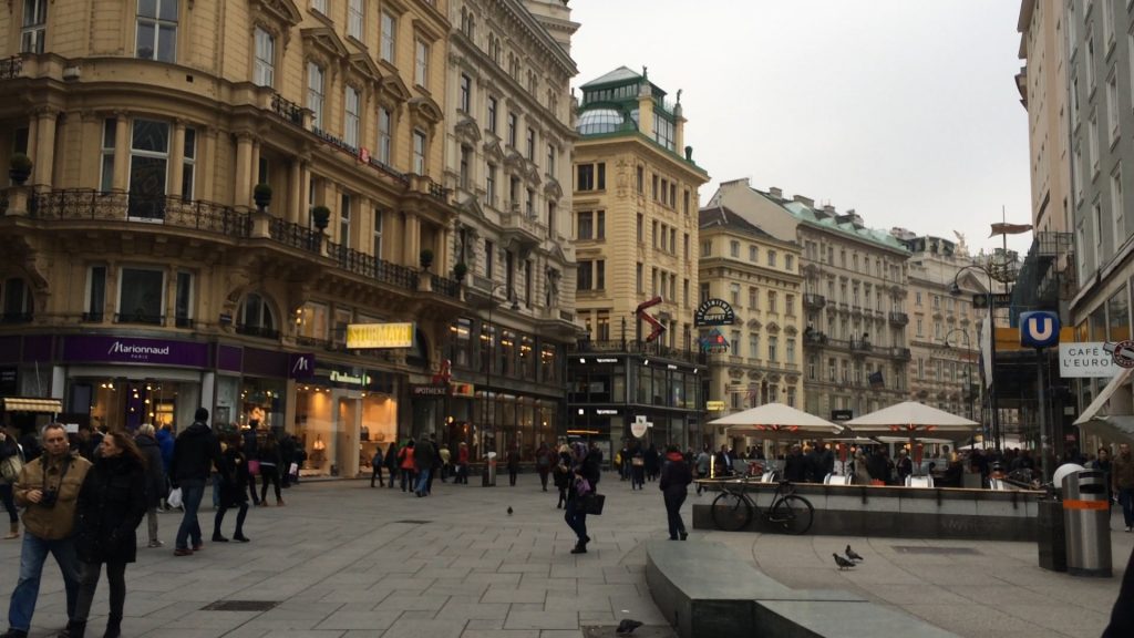Der 'Graben', Wiens Einkaufsmeile mit Geschäften und Stores dicht an dicht.