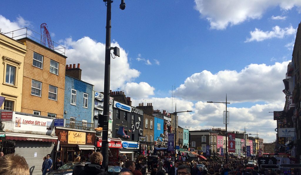 Die Camden High Street hinter dem Regents Kanal.