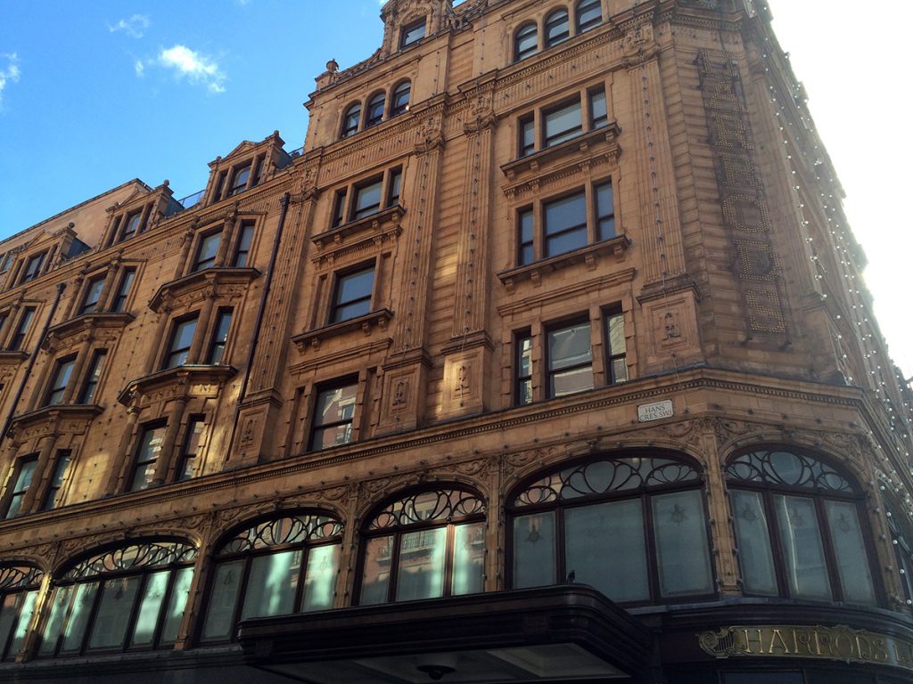 Das berühmte Kaufhaus Harrods bei Knightsbridge.