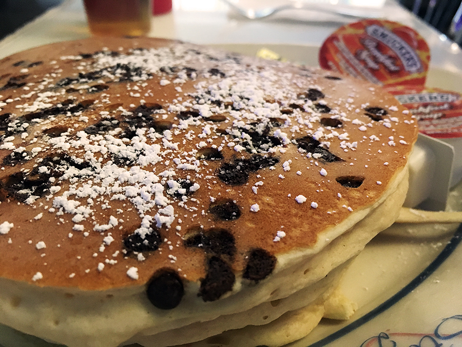 Was soll man mehr sagen, der Klassiker: Chocolate Chip Pancakes. Und ja, die sind riesig!