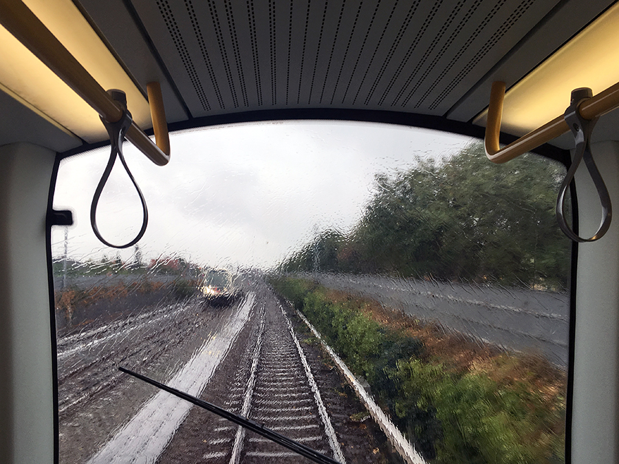 Die Metro fährt von ganz alleine! Kein Fahrer weit und breit.