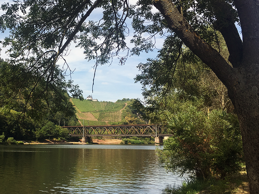 Eine Brücke mit zwei Stockwerken - was es nicht alles zu sehen gibt hier an der Mosel!