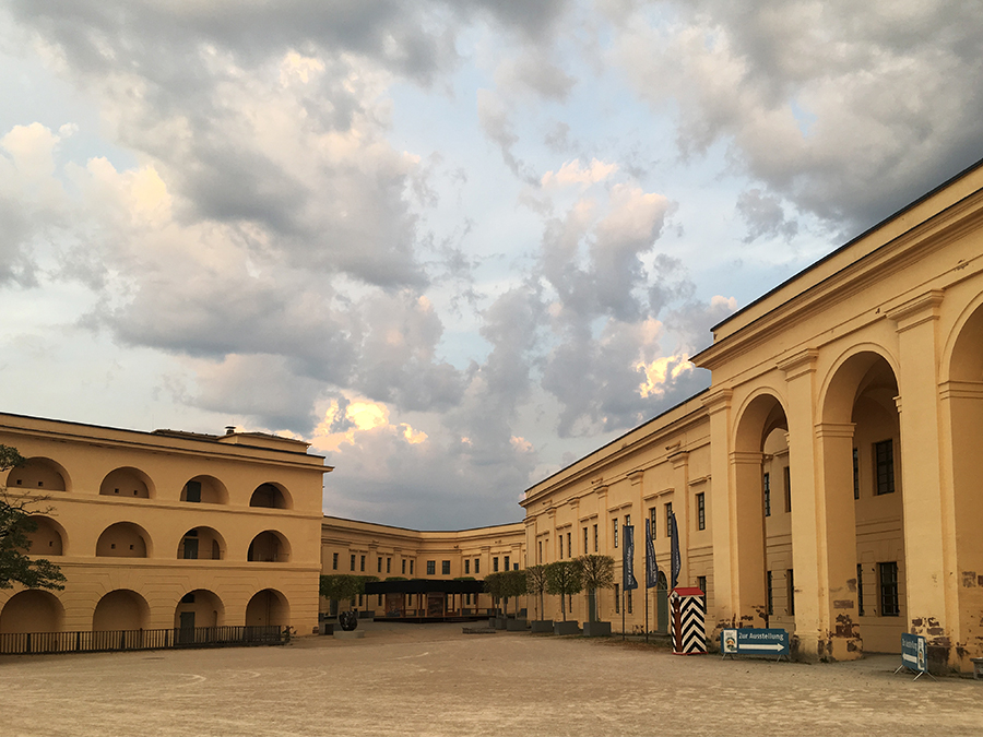 Richtig viel Platz für rauschende Veranstaltungen gibt es hier oben, beim "Oberen Schlosshof".