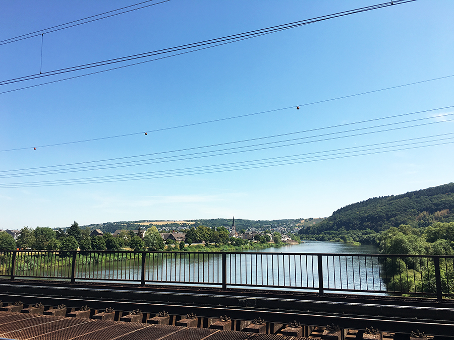 Die erste Brücke - Seitenwechsel auf das linke Moselufer.