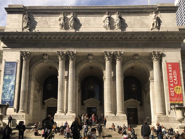 Die imposante Außenfassade der New York Public Library.