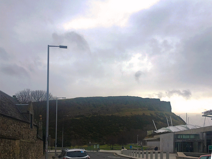 Arthur's Seat - auch an einem typisch schottischen, regenverhangenen und bewölkten Tag beeindruckend!