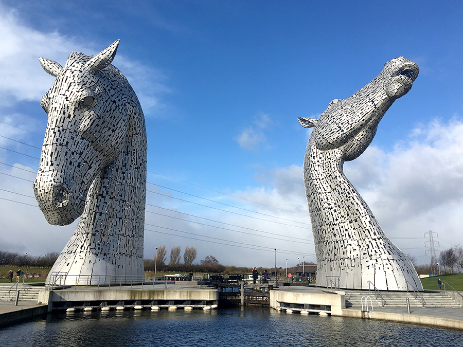 Die Kelpies - was für beeindruckende Skulpturen! Nachts sind sie sogar beleuchtet.