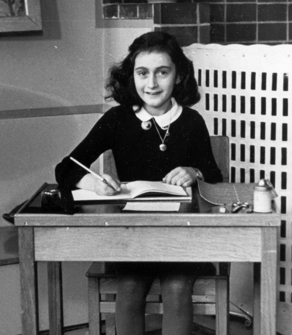 Anne Frank, 1940, in der Montessorischule in Amsterdam. Fotograf unbekannt.