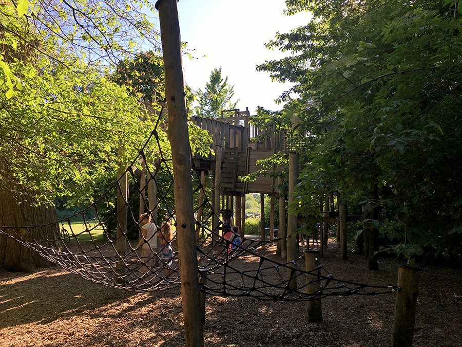 Ein großer Spielplatz mit allem, was das Herz begehrt.