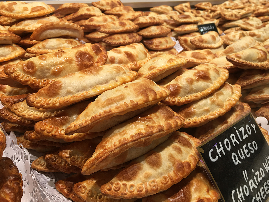 Oh lecker! Empanadas! Natürlich in allen Formen und Varianten.