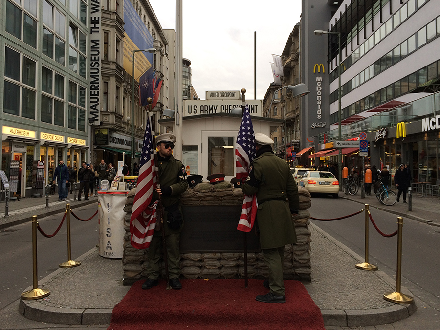 Da ist er: Der berühmte 'Checkpoint Charlie'.