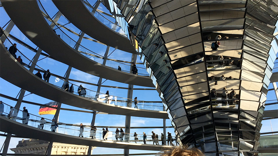 Der Besuch im Berliner Reichstag ist sogar umsonst - man muss sich nur vorher anmelden.