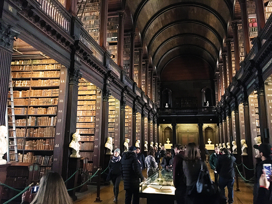 Im Long Room sind immer viele Besucher unterwegs.