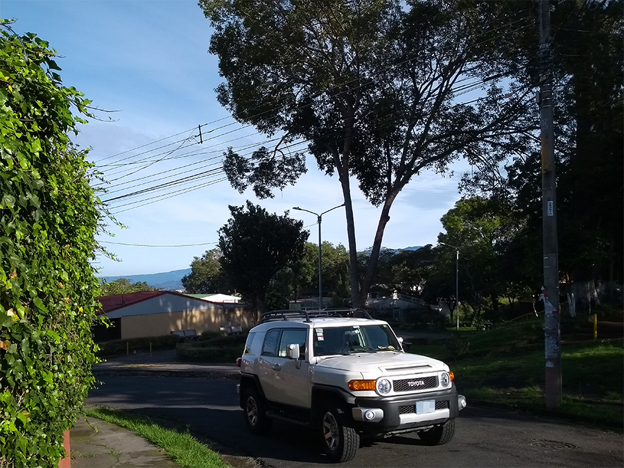 Typische Wohngegend mit Bungalows in San José in Costa Rica.