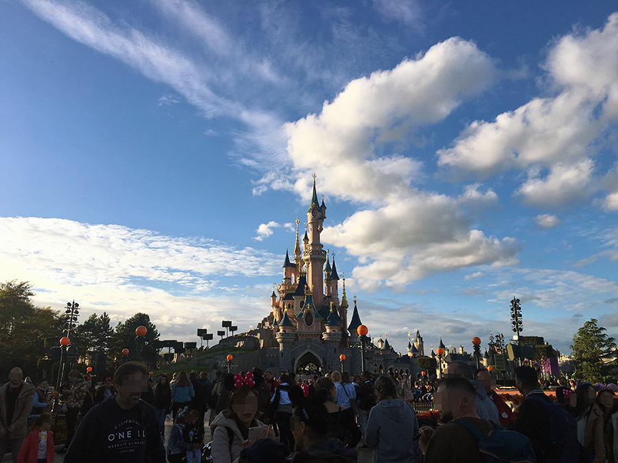 Das Ziel unserer - und so vieler anderer Menschen - Träume: Disneyland Paris.