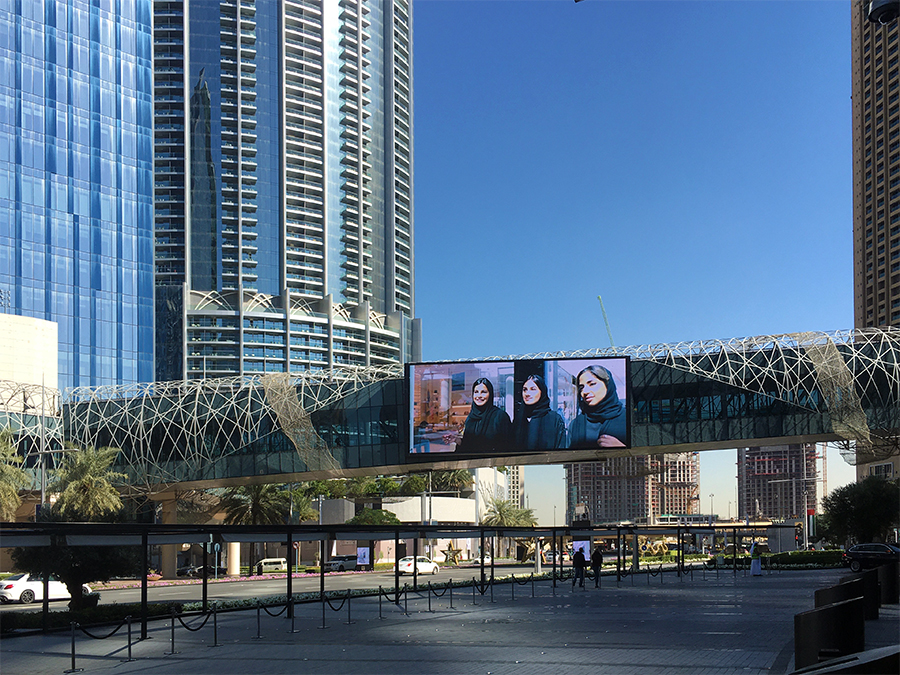 Die Verbindungsbrücke von der Metrostation zur Dubai Mall.