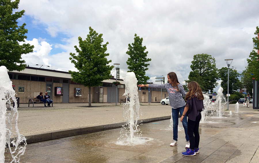 Begehbare Springbrunnen in Bad Krozingen: Hier müssen wir natürlich anhalten.