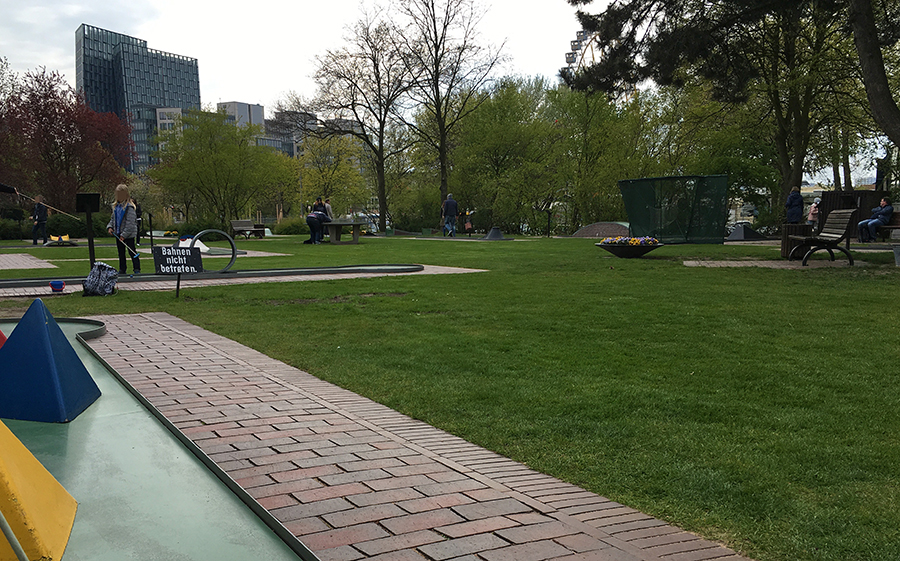 Der Minigolf-Platz im 'Planten und Blomen'.