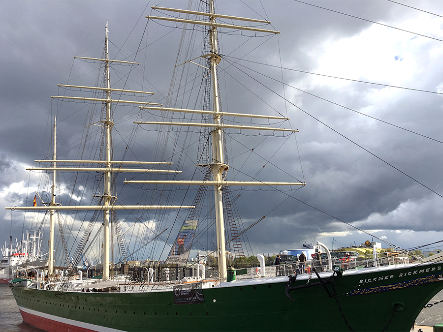 Die 'Rickmers Rickmers' in ihrer ganzen Pracht - ganz schön groß!