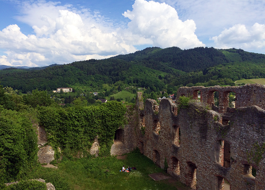 In der Ruine kann man sogar picknicken!