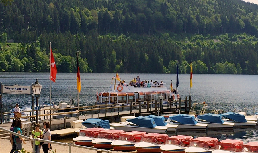 Der Anleger der Bootsrundfahrten auf dem Titisee.