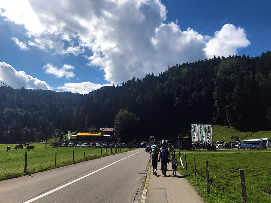 Da ist er, der Parkplatz P1 an der Breitachklamm. Gleich kann's losgehen!