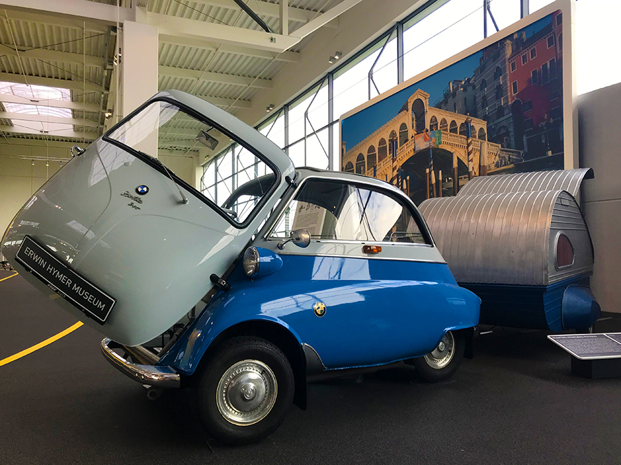 Noch so ein berühmtes Kultobjekt dieser Zeit: Eine Isetta von BMW, "Knutschkugel" genannt.