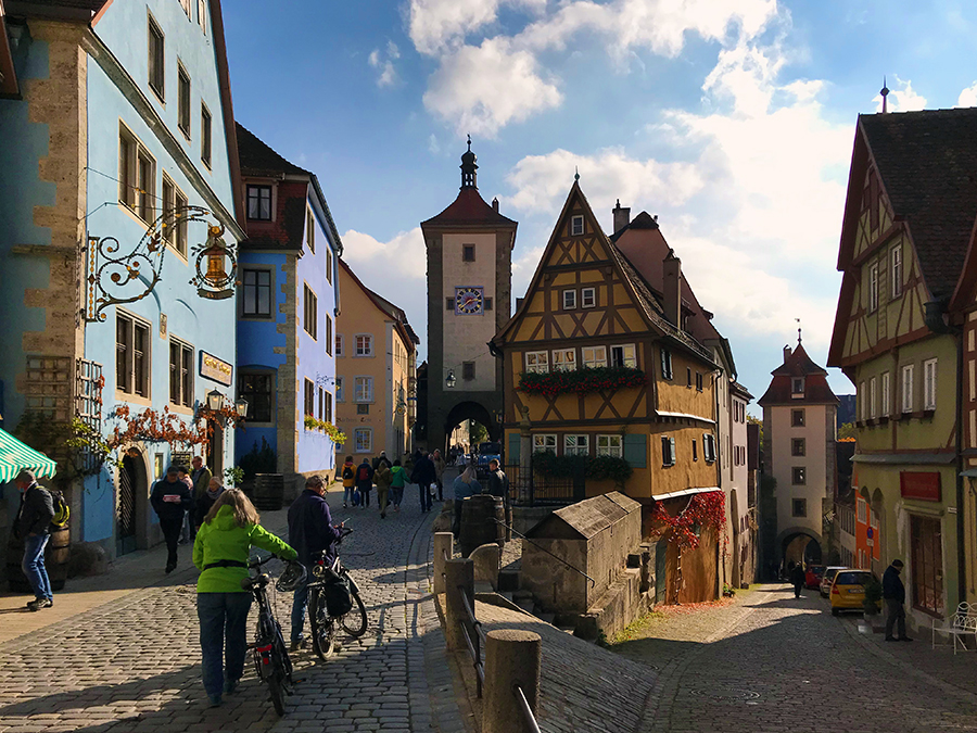 Idyllisches Rothenburg ob der Tauber, direkt am "Plönlein", dem berühmten Platz am Brunnen.