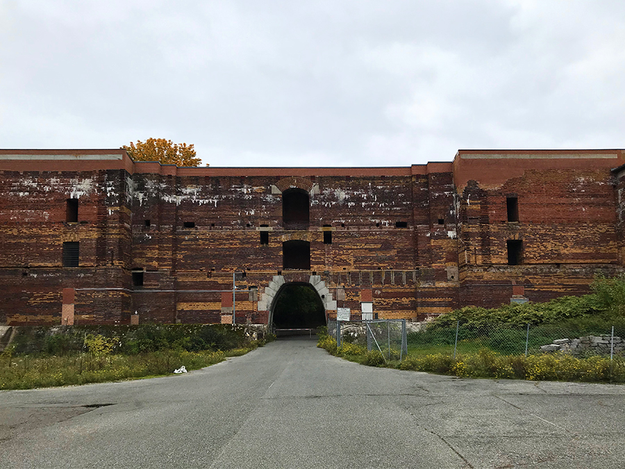 Der Eingang zum Innenhof der Kongresshalle des Reichsparteitagsgeländes in Nürnberg.