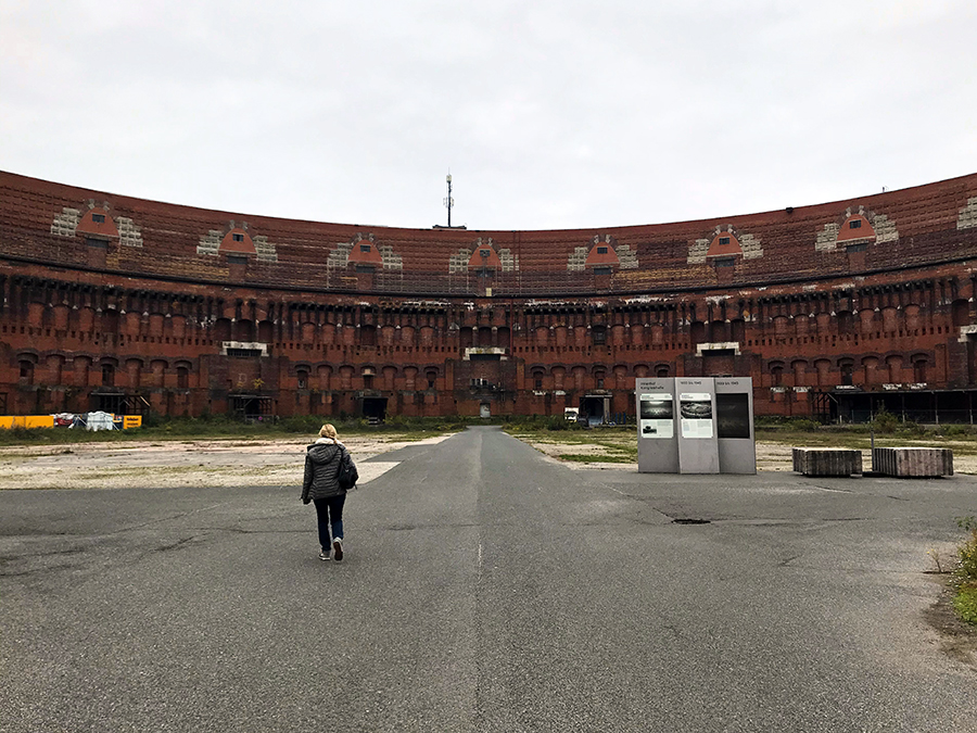 Im Innenhof der unvollendet gebliebenen Kongresshalle der NSDAP in Nürnberg.