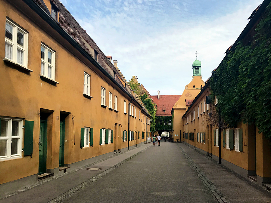 Die Herrengasse einmal aus der anderen Richtung, zurück zum Eingangstor.