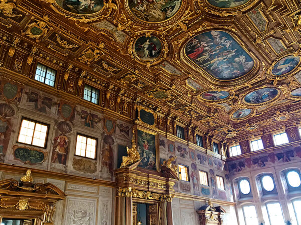 Im berühmten Goldenen Saal von Augsburg.